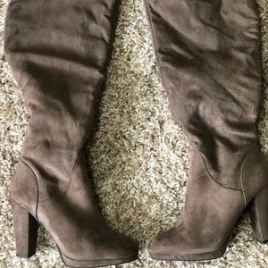 Beige heel boots!